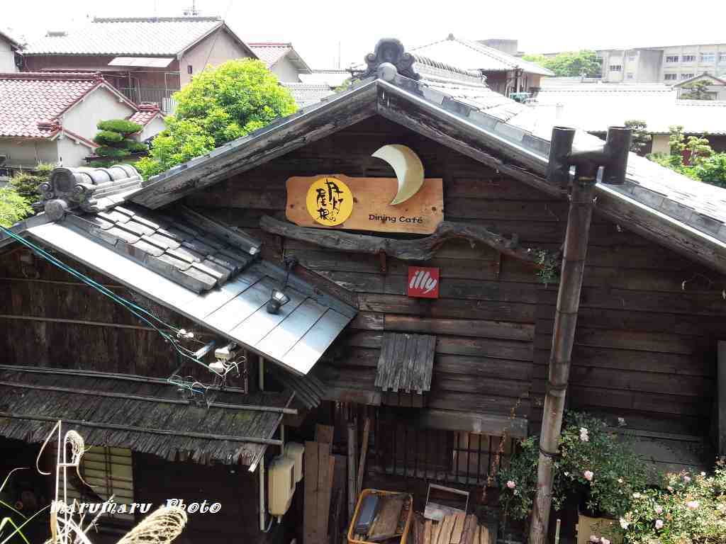 月灯りの屋根 第2章 松坂城近くの隠れ家カフェでランチ きゃなまるるぶ